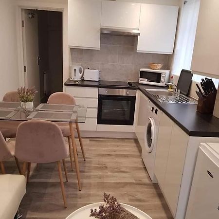 לונדון 2 Bedroom Serviced Apartment מראה חיצוני תמונה
