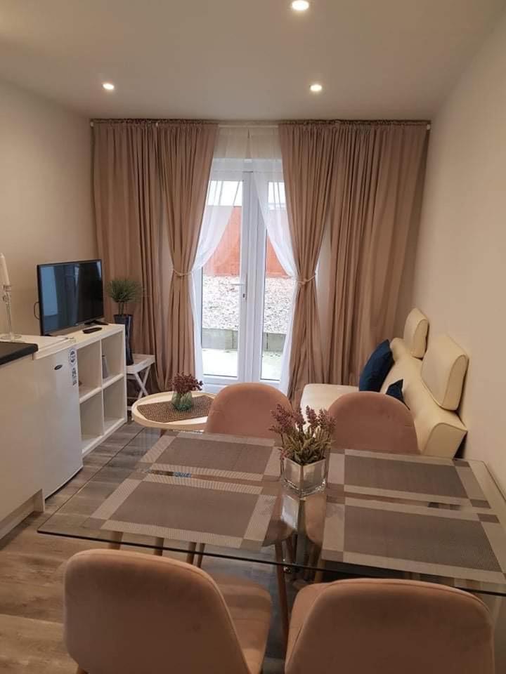 לונדון 2 Bedroom Serviced Apartment מראה חיצוני תמונה